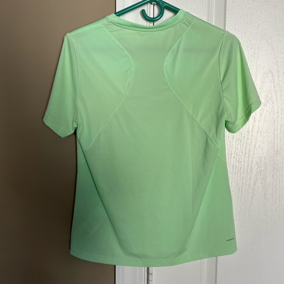 NWT adidas Women's Training T-Shirt. Size Medium. - Picture 6 of 7